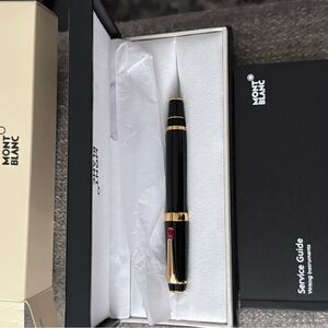 Montblanc Luxury Black rollerball bohemee
Brsnd new in box